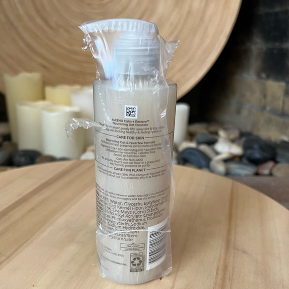 Aveeno Calm & Restore Nourishing Oat Cleanser - Picture 5 of 5